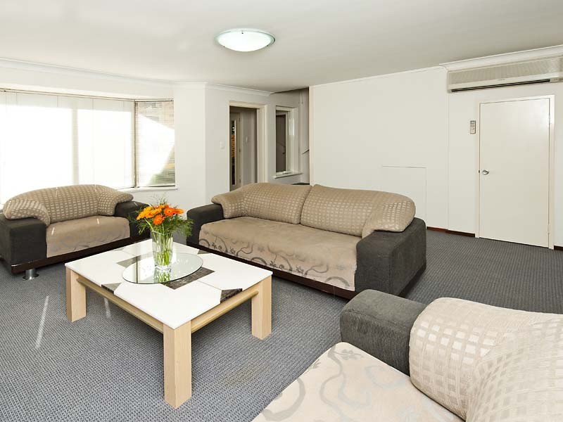 2/144 Labouchere Road, Como WA 6152