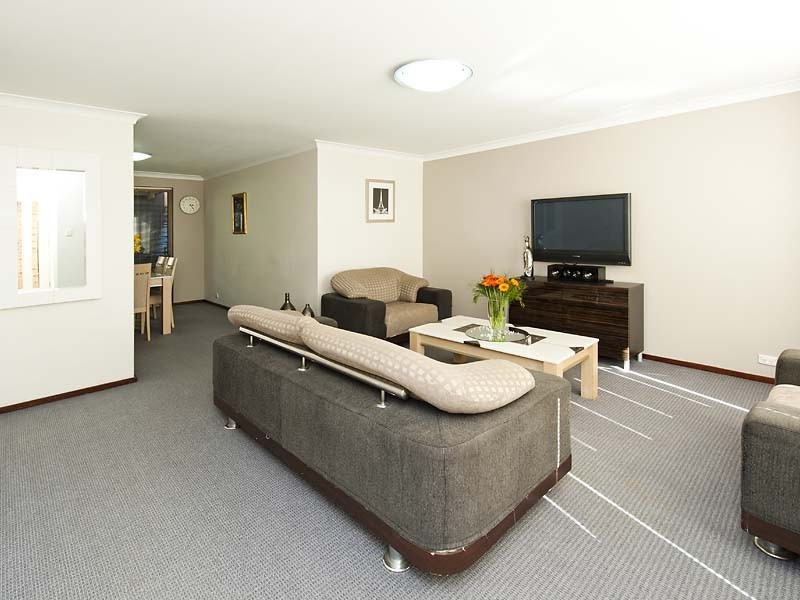 2/144 Labouchere Road, Como WA 6152