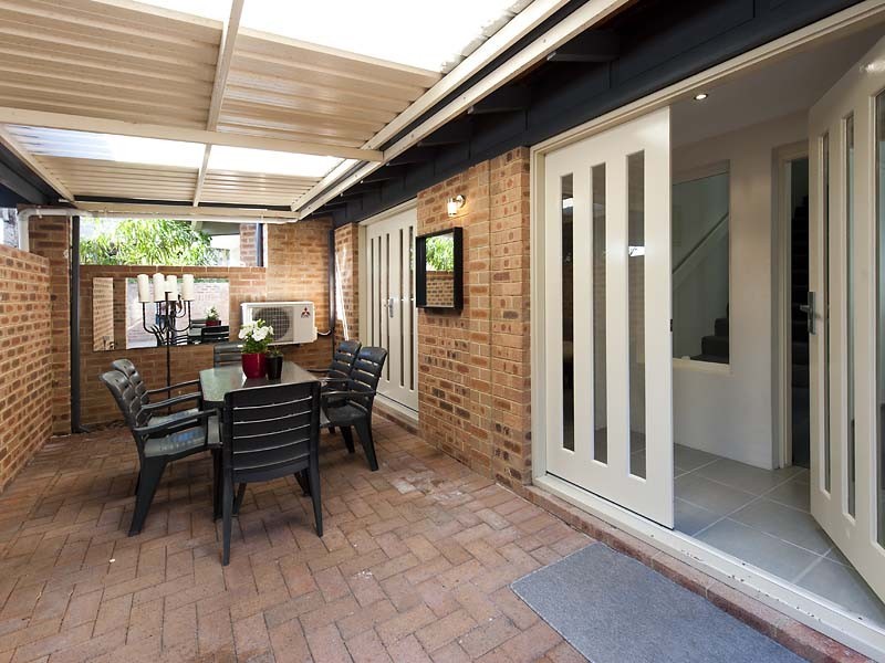 2/144 Labouchere Road, Como WA 6152