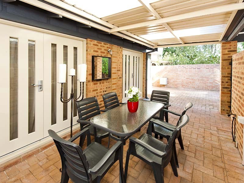 2/144 Labouchere Road, Como WA 6152