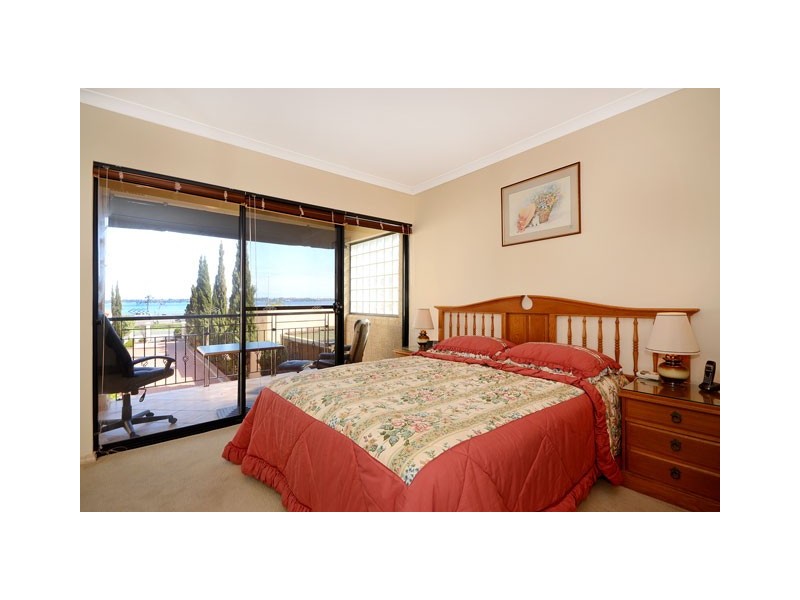 1/162 Melville Parade, Como WA 6152