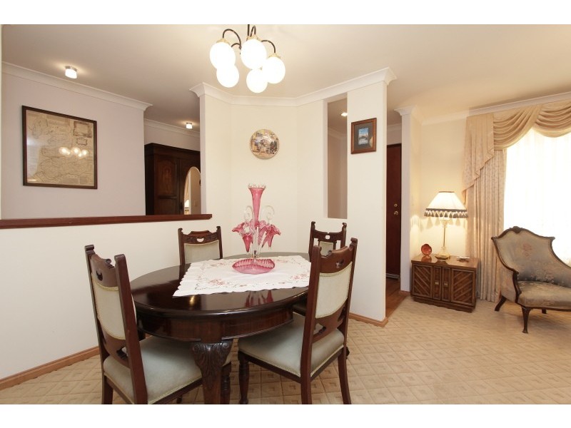 2/71 Henley Street, Manning WA 6152