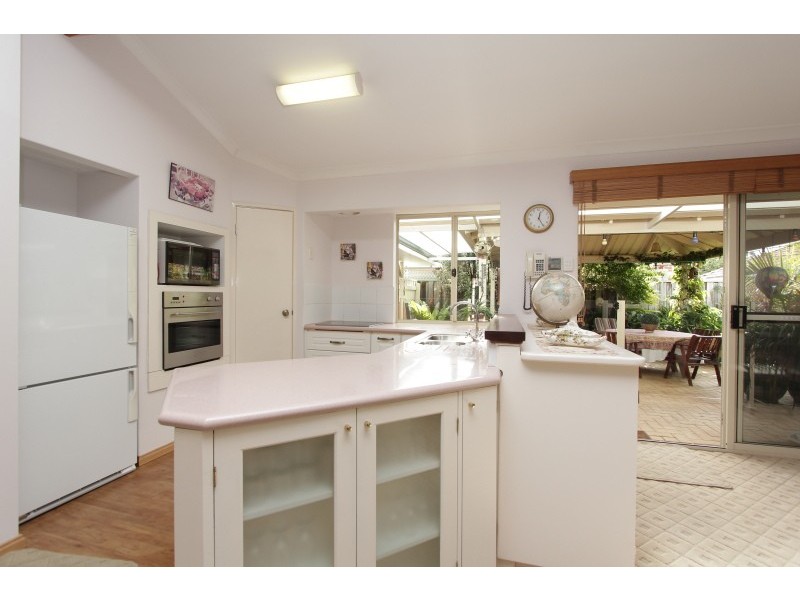 2/71 Henley Street, Manning WA 6152