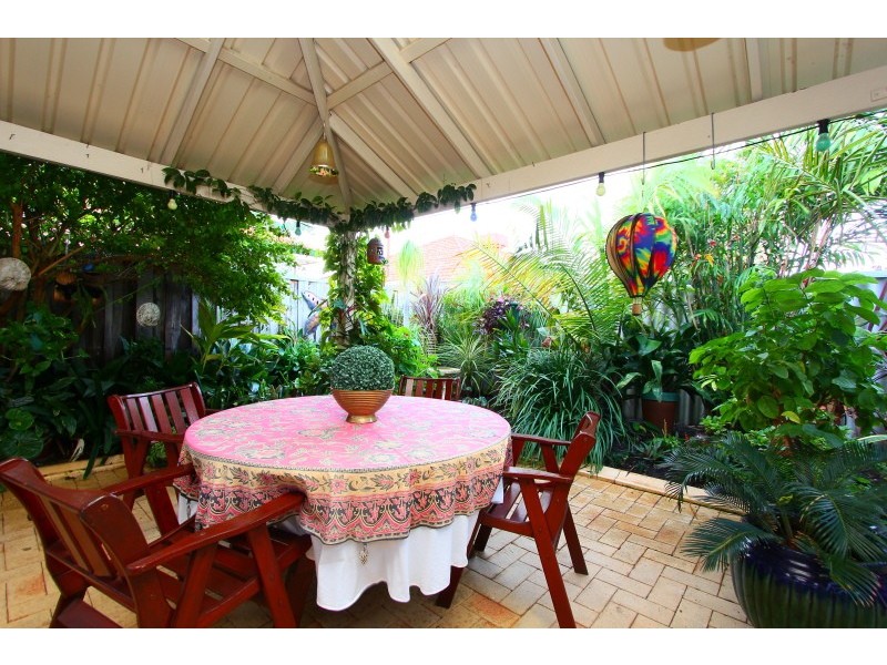 2/71 Henley Street, Manning WA 6152