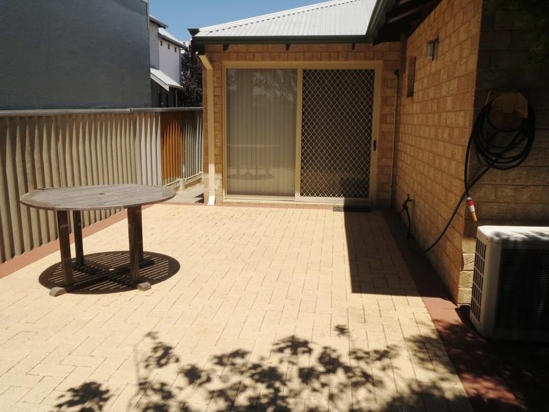 2/11 Rathay Streeet, Victoria Park WA 6100