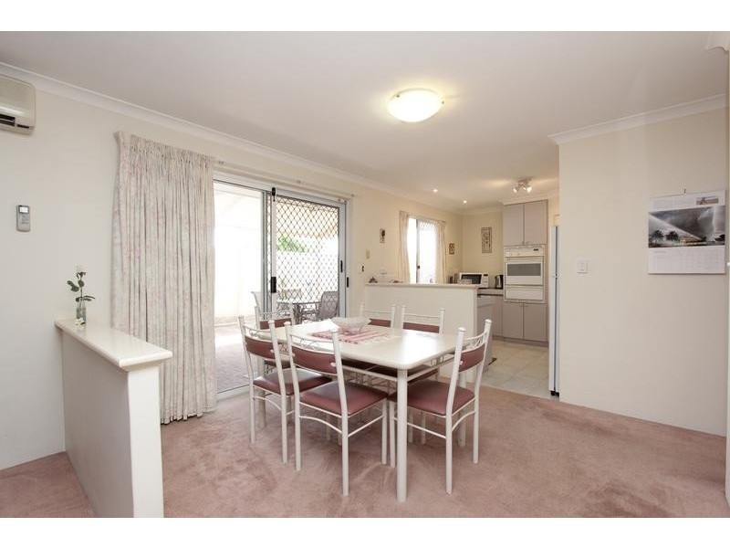 2/37 Robert Street, Como WA 6152