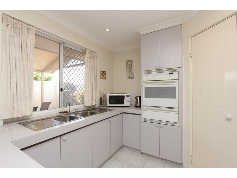 2/37 Robert Street, Como WA 6152