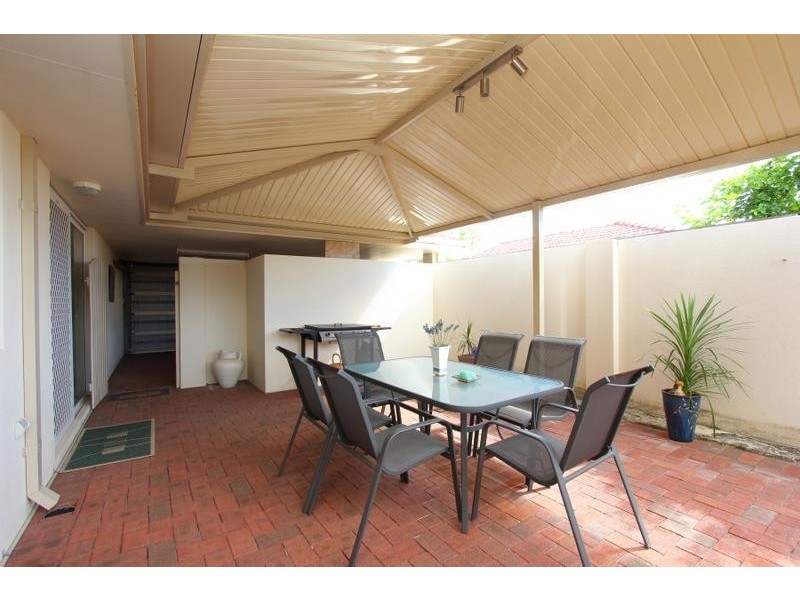 2/37 Robert Street, Como WA 6152