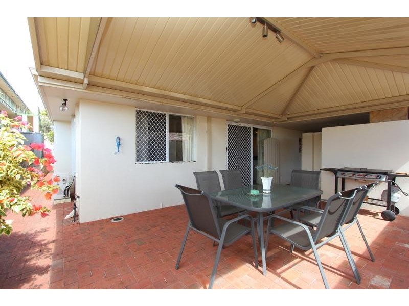 2/37 Robert Street, Como WA 6152