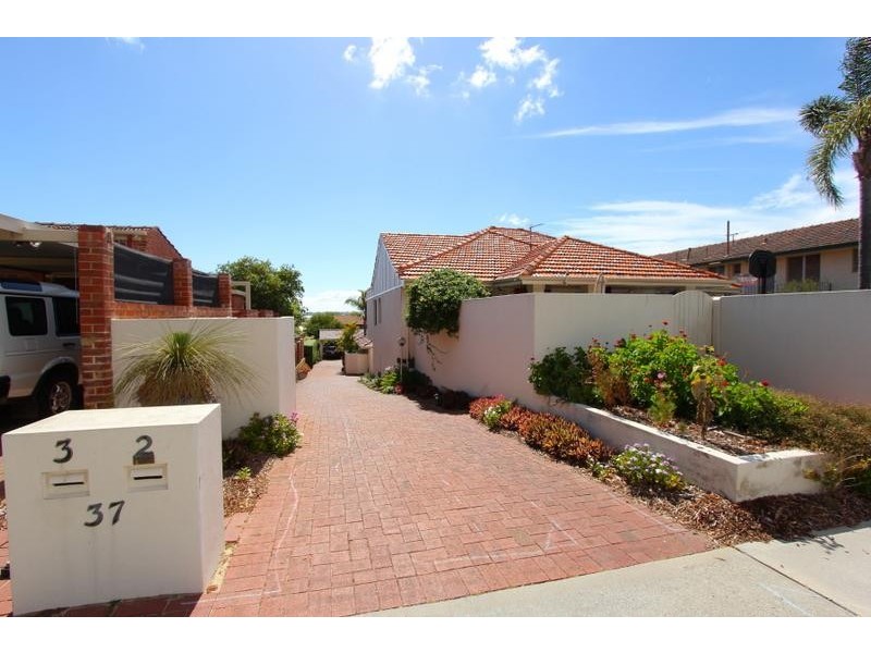 2/37 Robert Street, Como WA 6152