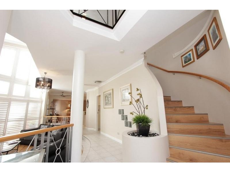 2/104 Labouchere Road, South Perth WA 6151