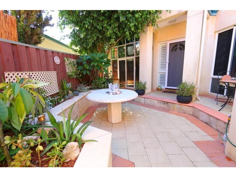 2/104 Labouchere Road, South Perth WA 6151