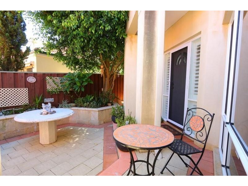 2/104 Labouchere Road, South Perth WA 6151