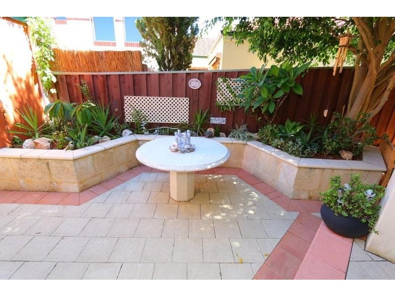 2/104 Labouchere Road, South Perth WA 6151