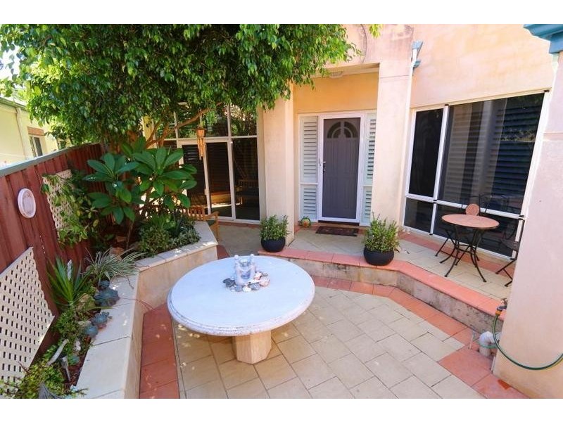 2/104 Labouchere Road, South Perth WA 6151