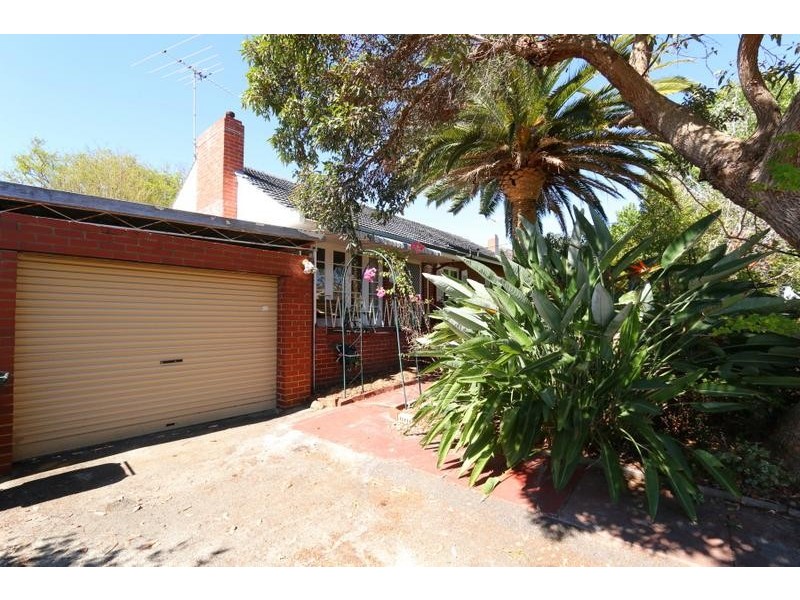 4 Clinton Avenue, St James WA 6102