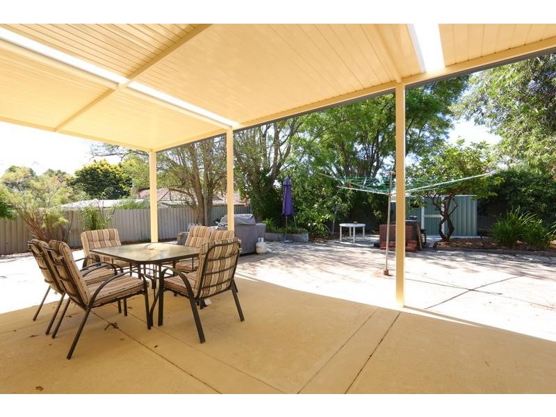4 Clinton Avenue, St James WA 6102