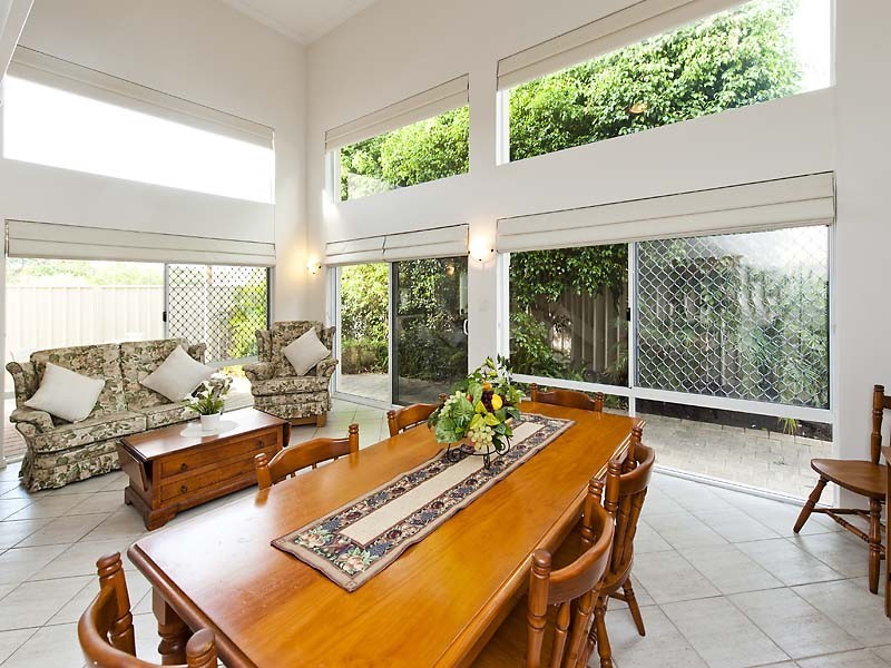 2/44 Lockhart Street, Como WA 6152