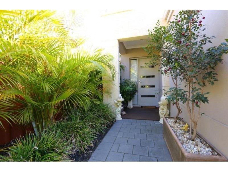 75 Welwyn Avenue, Salter Point WA 6152