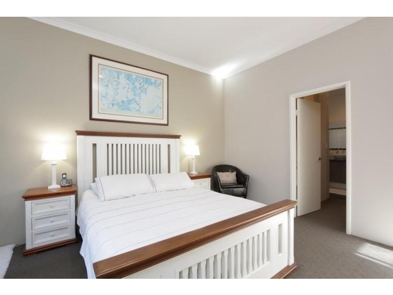 75 Welwyn Avenue, Salter Point WA 6152