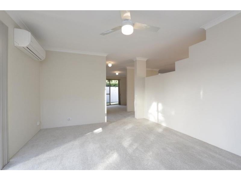 2/89 Edgecumbe Street, Como WA 6152