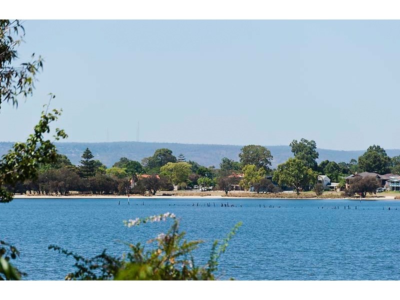 12 Salter Point Parade, Salter Point WA 6152