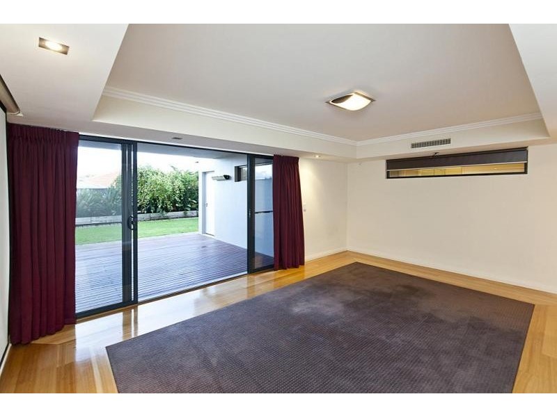 2/43 South Terrace, Como WA 6152