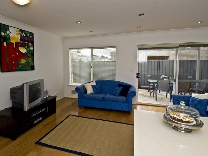 2/15 Sydenham Street, Rivervale WA 6103