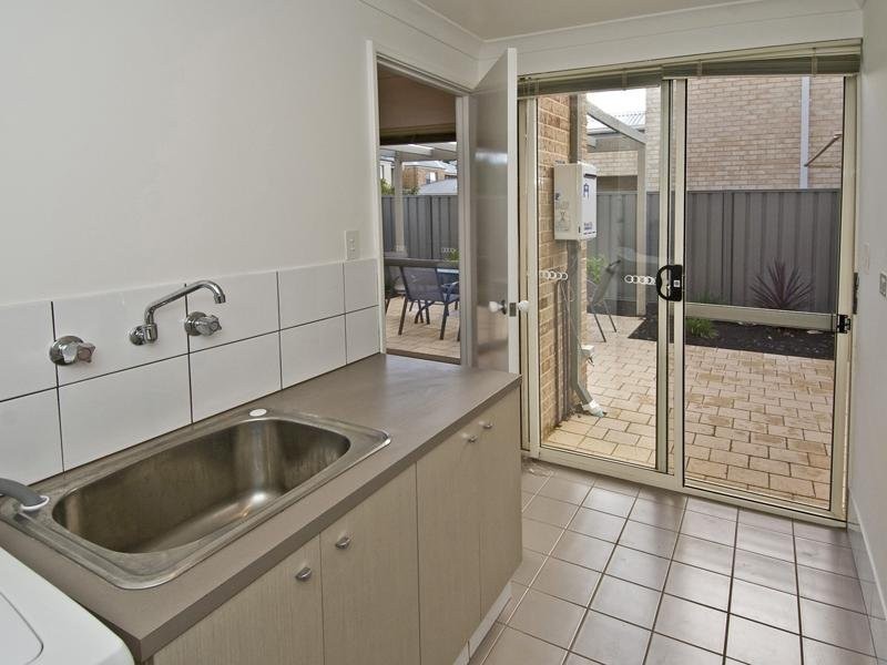 2/15 Sydenham Street, Rivervale WA 6103