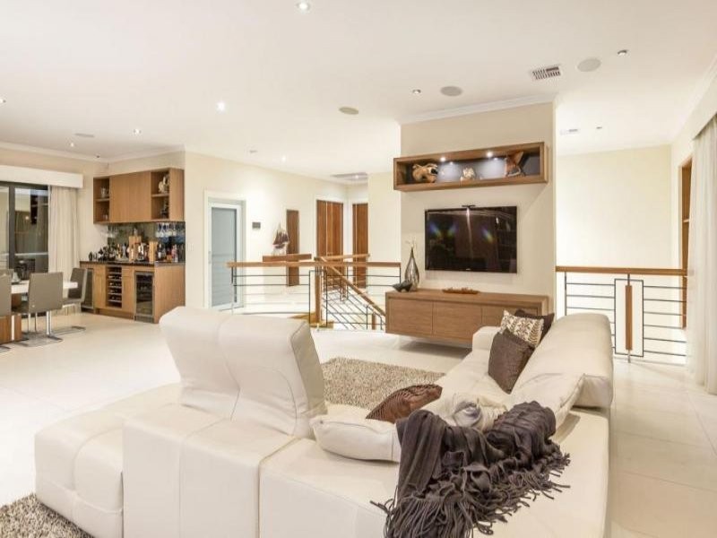 33 Dunkley Avenue, Applecross WA 6153