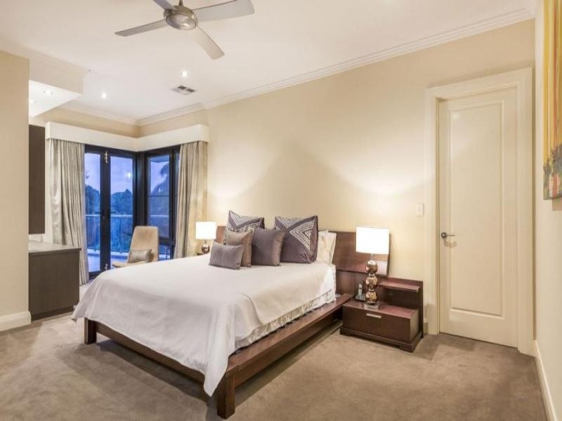 33 Dunkley Avenue, Applecross WA 6153