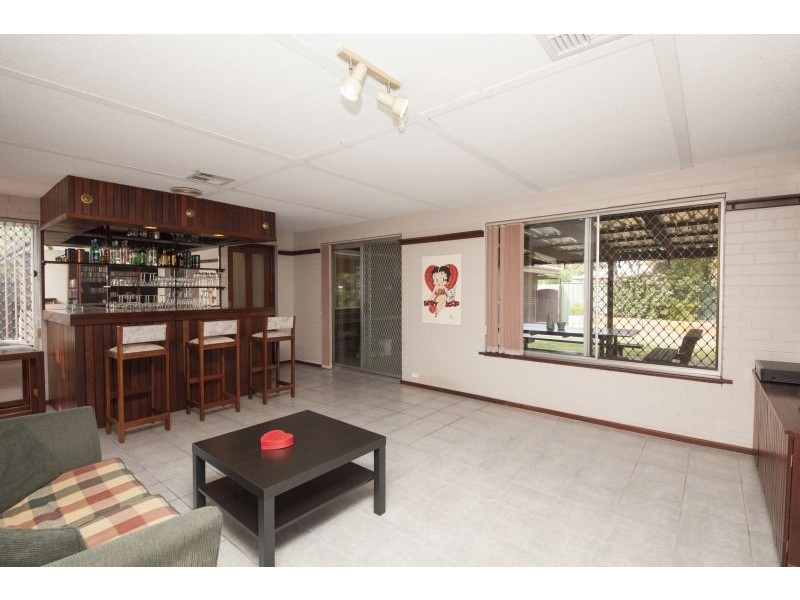 9 Sloan Court, Thornlie WA 6108