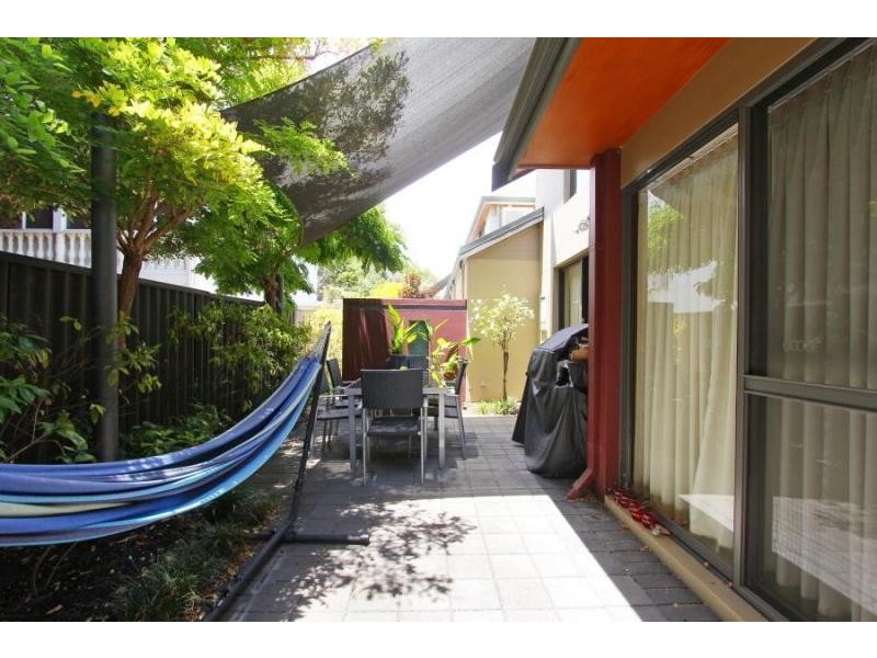 1/64 Labouchere Road, South Perth WA 6151