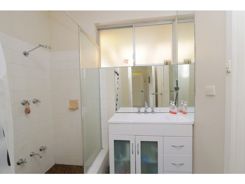 2/8 Coolidge Street, Como WA 6152