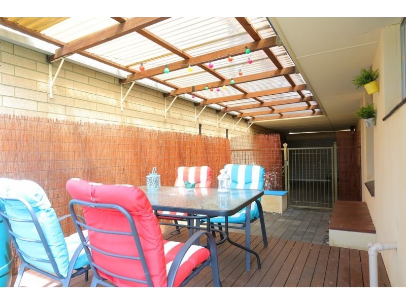 2/8 Coolidge Street, Como WA 6152