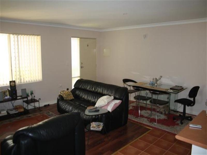 2/10 Brindle Street, Coolbellup WA 6163