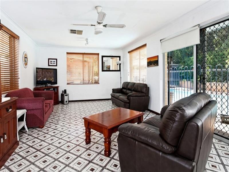 8 Griffiths Street, Kelmscott WA 6111