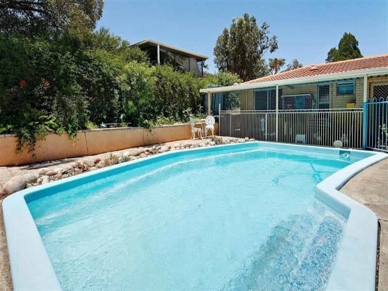 8 Griffiths Street, Kelmscott WA 6111
