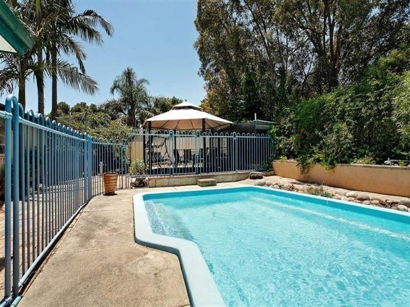 8 Griffiths Street, Kelmscott WA 6111