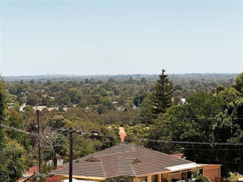 8 Griffiths Street, Kelmscott WA 6111