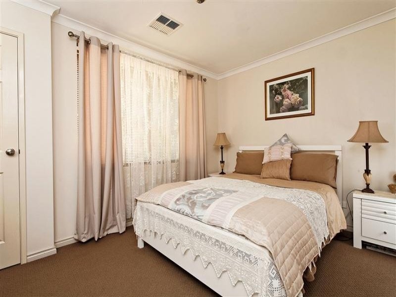 27 Roper Boulevard, Hammond Park WA 6164