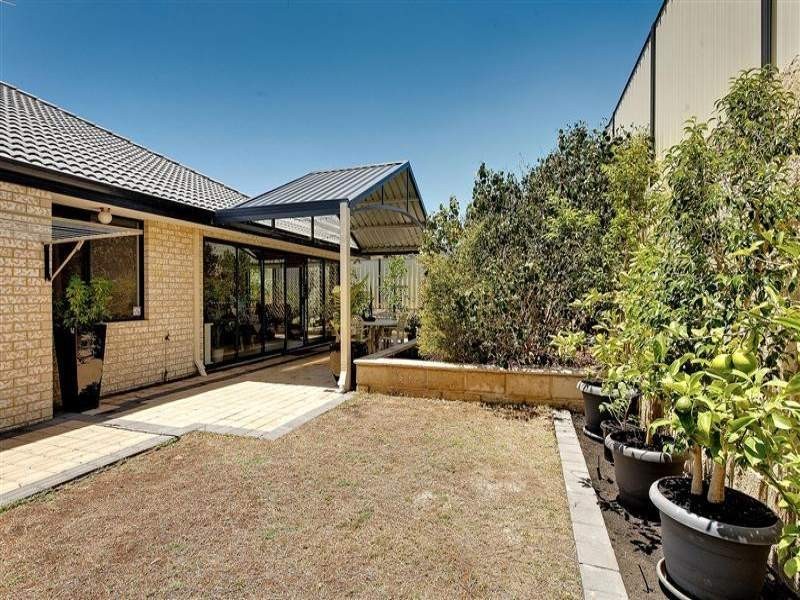 27 Roper Boulevard, Hammond Park WA 6164