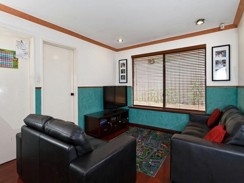14 Anglesey Drive, Kardinya WA 6163