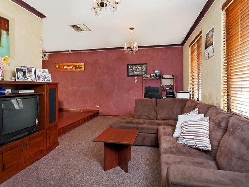 14 Anglesey Drive, Kardinya WA 6163