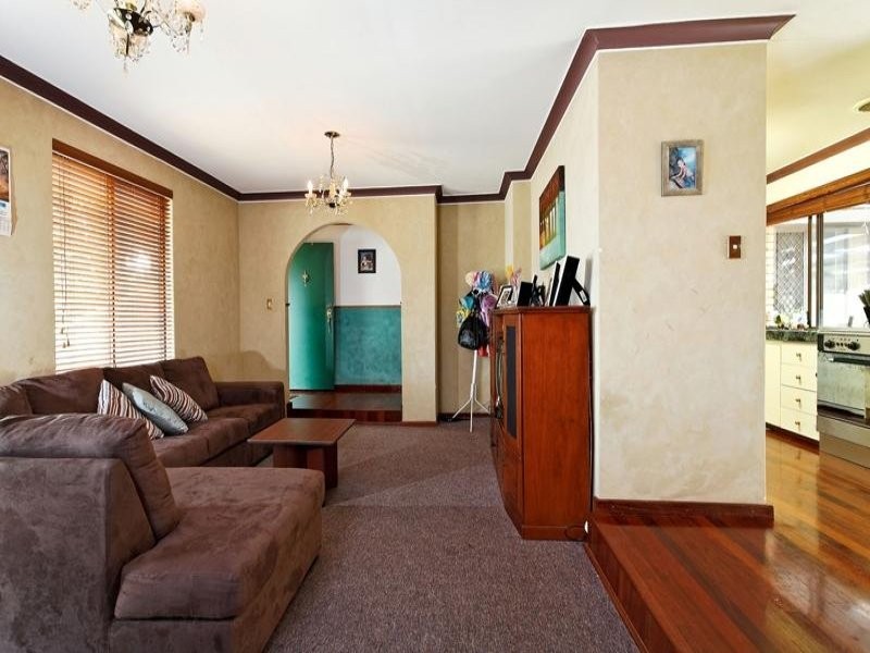 14 Anglesey Drive, Kardinya WA 6163