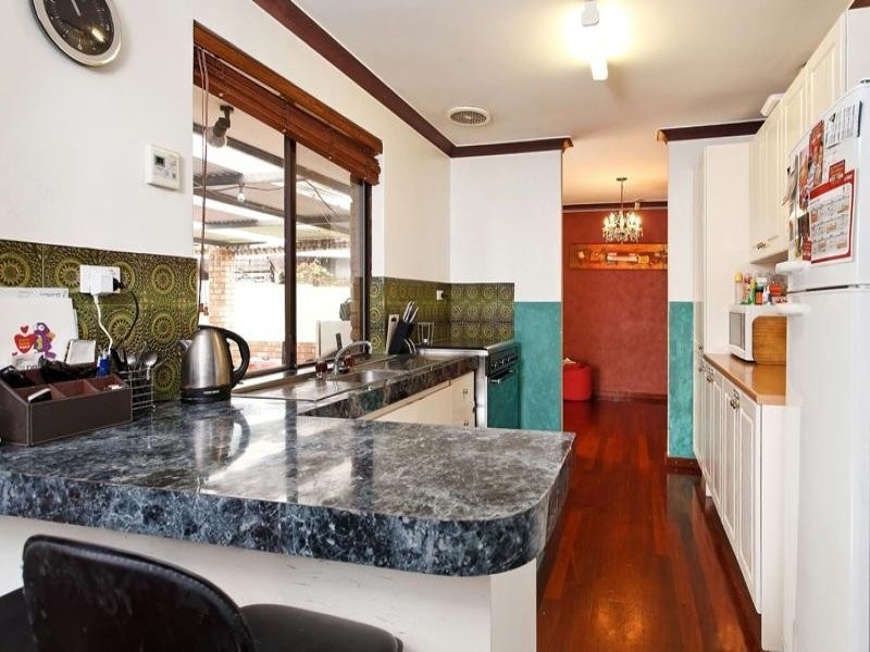 14 Anglesey Drive, Kardinya WA 6163