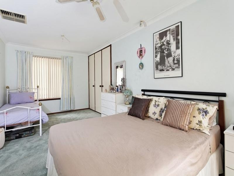 14 Anglesey Drive, Kardinya WA 6163