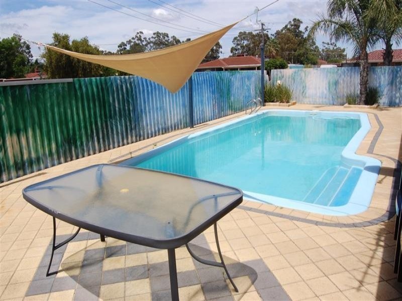 33 Hibiscus Road, Maddington WA 6109