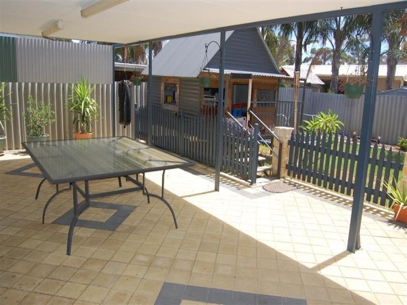 33 Hibiscus Road, Maddington WA 6109