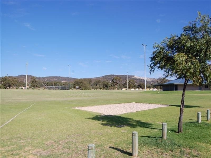 33 Hibiscus Road, Maddington WA 6109